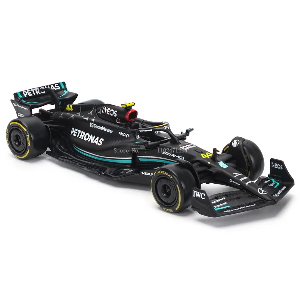 Miniatura Mercedes W14 Lewis Hamilton / George Russell