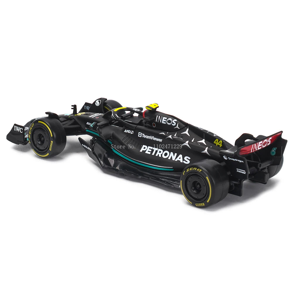 Miniatura Mercedes W14 Lewis Hamilton / George Russell