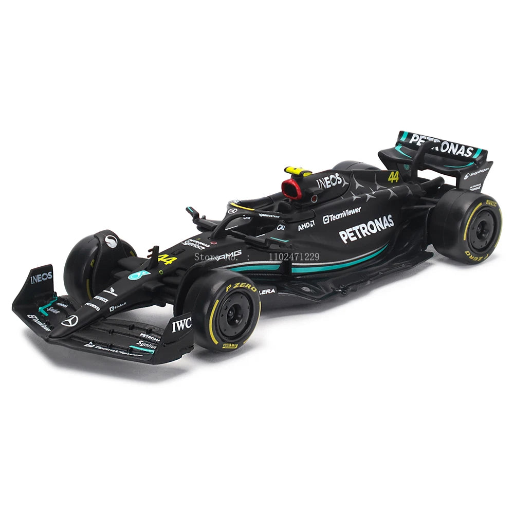 Miniatura Mercedes W14 Lewis Hamilton / George Russell